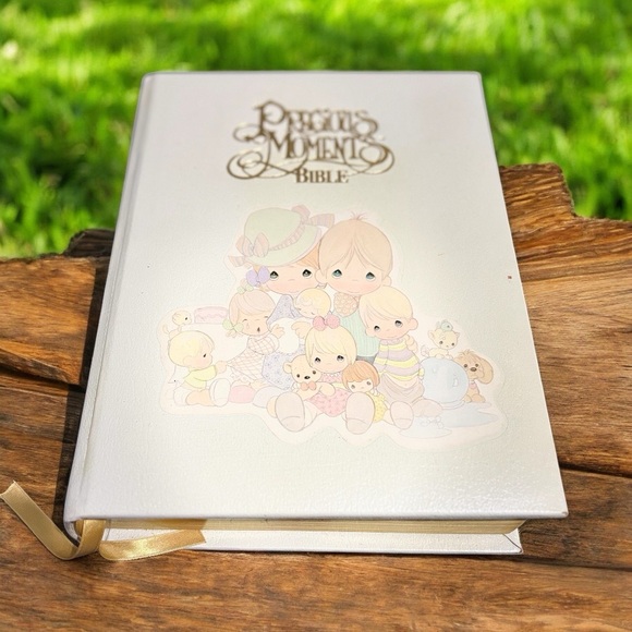 Precious Moments Other - 1985 Precious Moments King James Holy Bible
Family Edition Red Letter 8.5x11.25